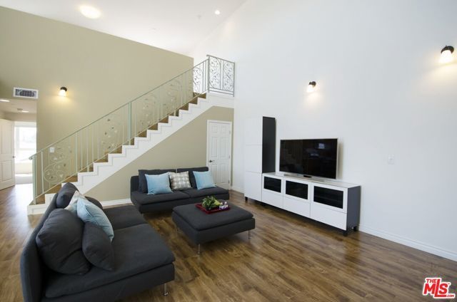 546 N Oxford Avenue 309, Los Angeles, CA 90004