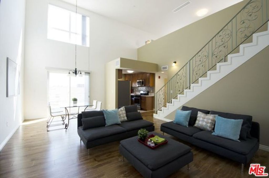 546 N Oxford Avenue 309, Los Angeles, CA 90004