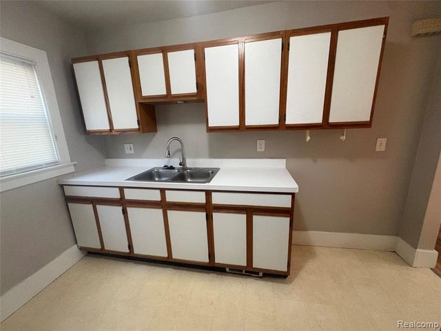 436 E Cambourne Street, Ferndale, MI 48220