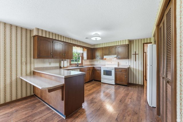 3890 N 650 E, Churubusco, IN 46723