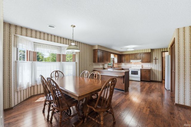 3890 N 650 E, Churubusco, IN 46723