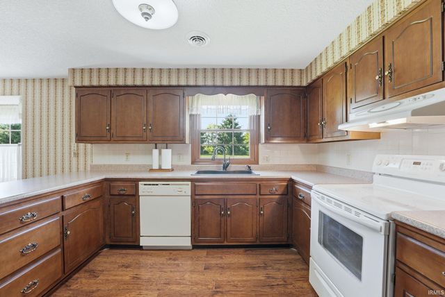 3890 N 650 E, Churubusco, IN 46723