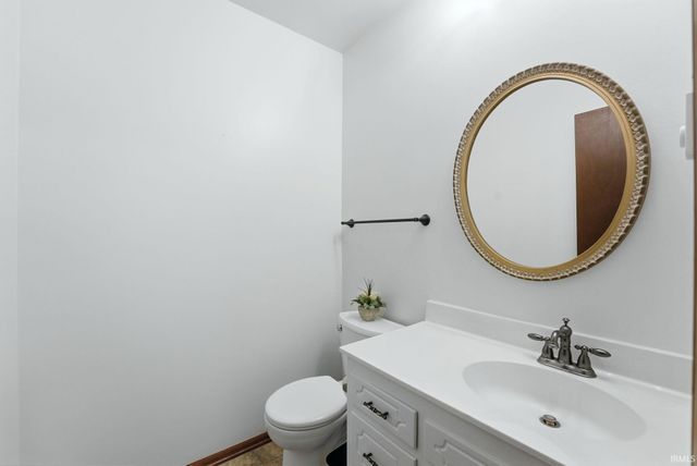 3890 N 650 E, Churubusco, IN 46723