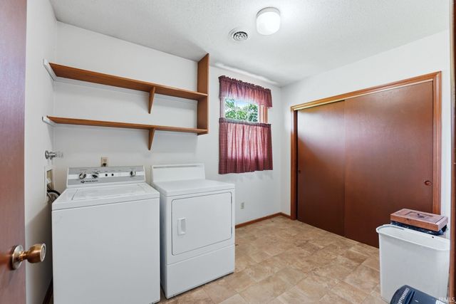 3890 N 650 E, Churubusco, IN 46723