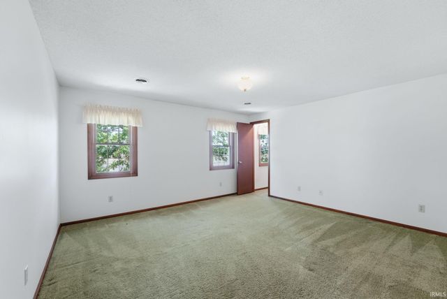 3890 N 650 E, Churubusco, IN 46723
