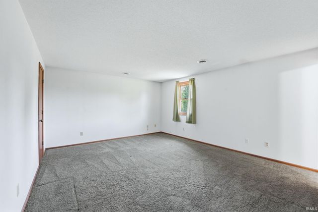 3890 N 650 E, Churubusco, IN 46723