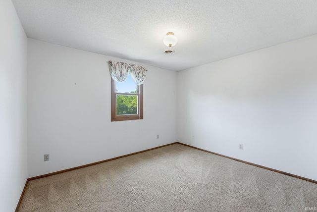 3890 N 650 E, Churubusco, IN 46723