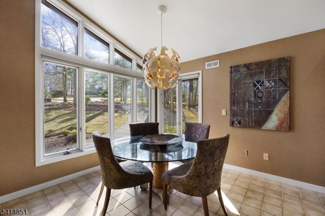 4 Timber Ridge Dr, Warren Twp., NJ 07059