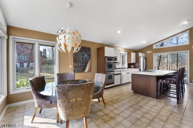 4 Timber Ridge Dr, Warren Twp., NJ 07059