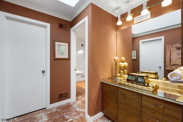 4 Timber Ridge Dr, Warren Twp., NJ 07059