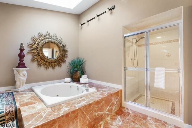 4 Timber Ridge Dr, Warren Twp., NJ 07059