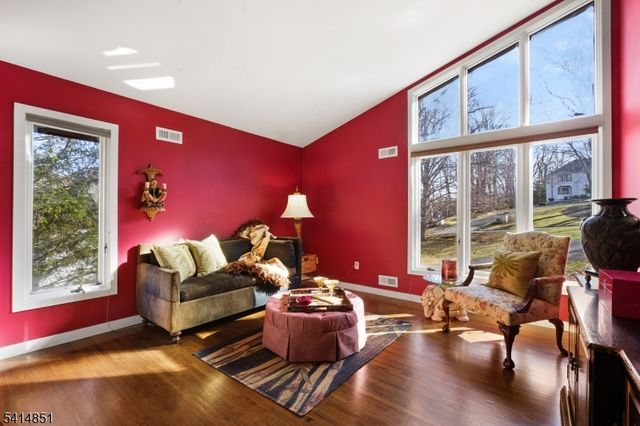 4 Timber Ridge Dr, Warren Twp., NJ 07059