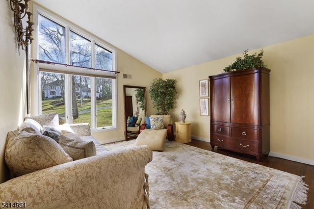 4 Timber Ridge Dr, Warren Twp., NJ 07059