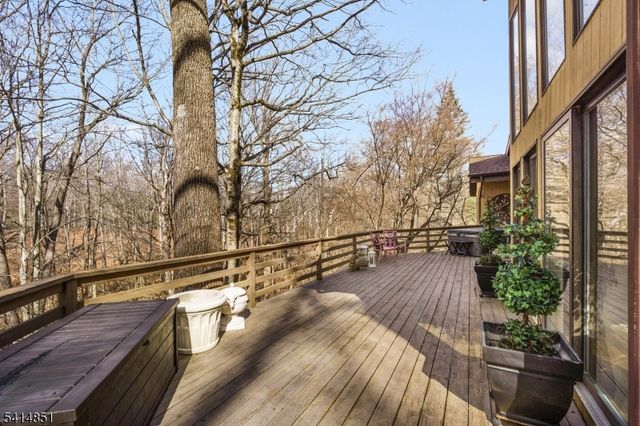 4 Timber Ridge Dr, Warren Twp., NJ 07059