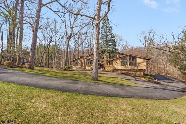4 Timber Ridge Dr, Warren Twp., NJ 07059
