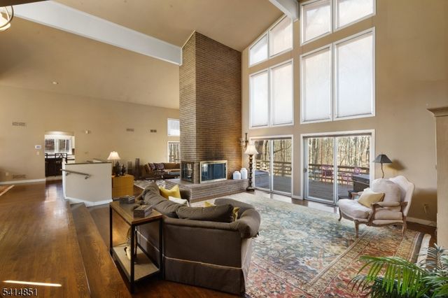 4 Timber Ridge Dr, Warren Twp., NJ 07059