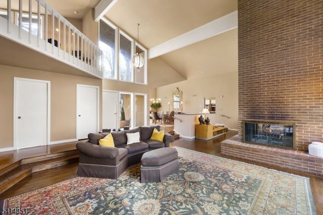 4 Timber Ridge Dr, Warren Twp., NJ 07059