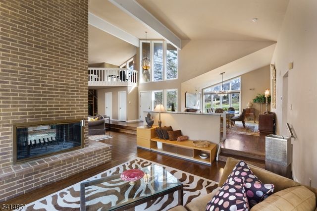 4 Timber Ridge Dr, Warren Twp., NJ 07059