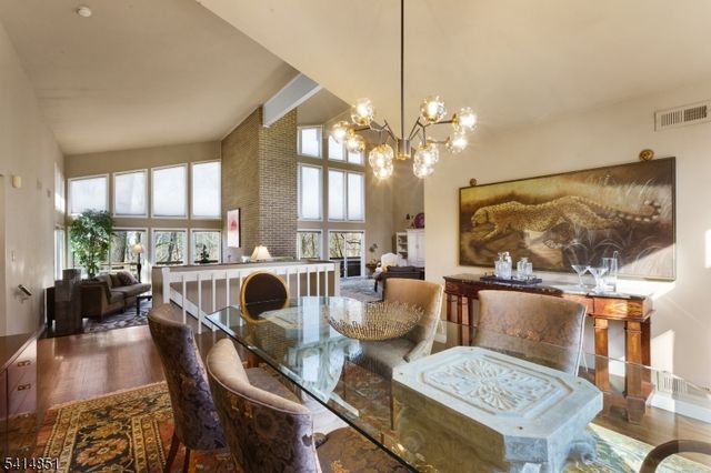 4 Timber Ridge Dr, Warren Twp., NJ 07059