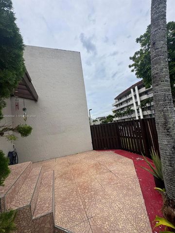 10282 NW 9th St Cir 206, Miami, FL 33172