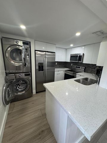 10282 NW 9th St Cir 206, Miami, FL 33172