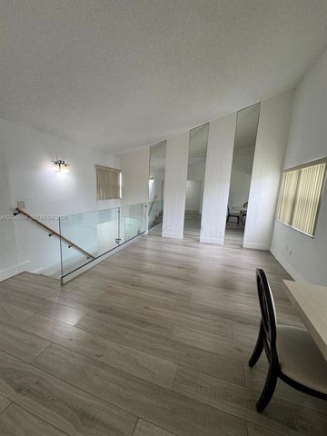 10282 NW 9th St Cir 206, Miami, FL 33172