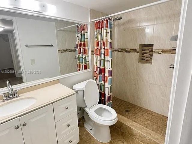 10282 NW 9th St Cir 206, Miami, FL 33172