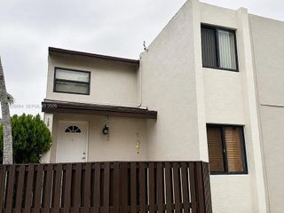 10282 NW 9th St Cir 206, Miami, FL 33172