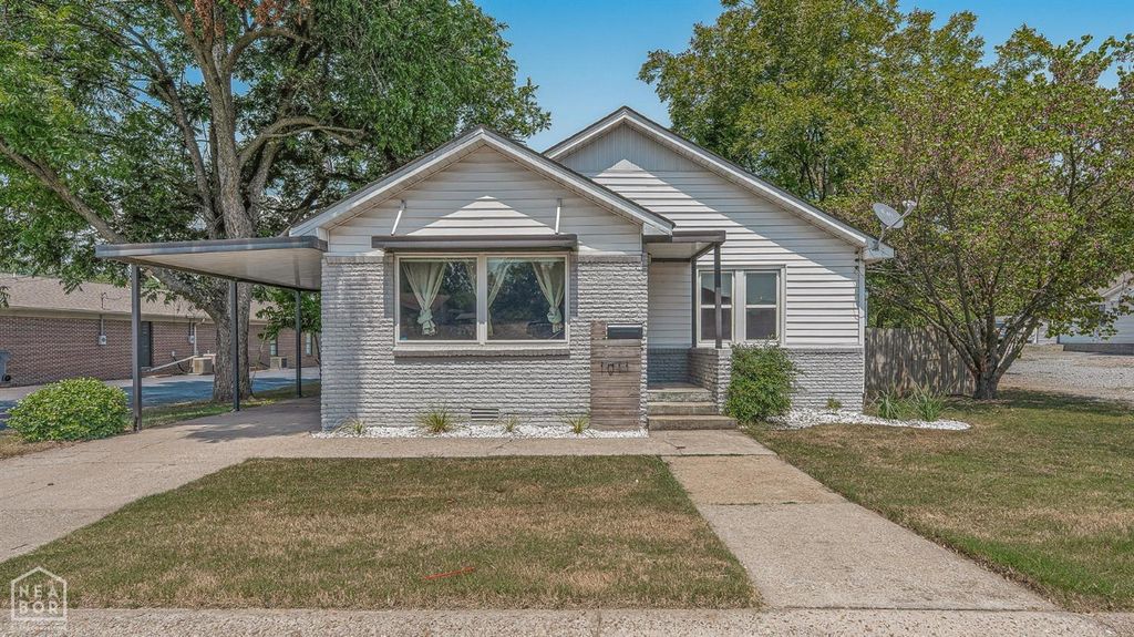1011 W Court Street W, Paragould, AR 72450