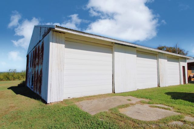 404517 E 1080 Road, Henryetta, OK 74437