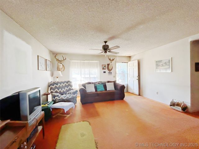 404517 E 1080 Road, Henryetta, OK 74437