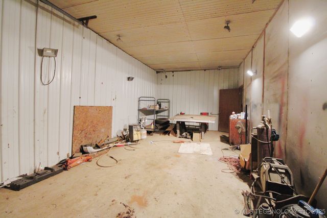 404517 E 1080 Road, Henryetta, OK 74437