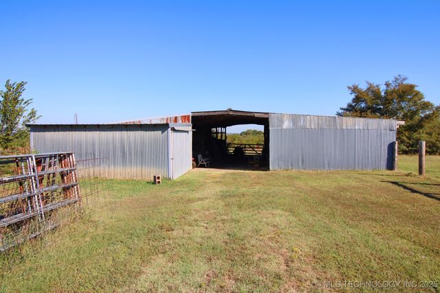 404517 E 1080 Road, Henryetta, OK 74437