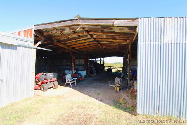 404517 E 1080 Road, Henryetta, OK 74437