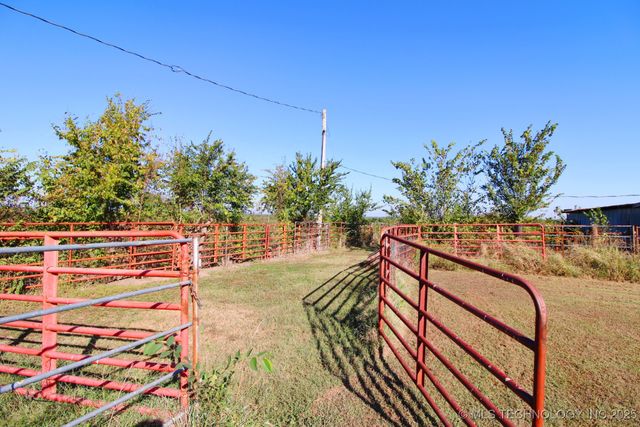 404517 E 1080 Road, Henryetta, OK 74437