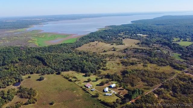 404517 E 1080 Road, Henryetta, OK 74437