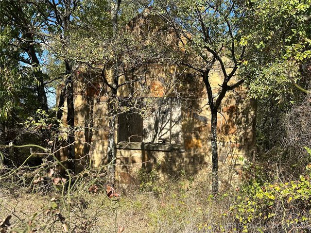 404517 E 1080 Road, Henryetta, OK 74437