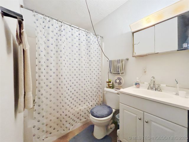 404517 E 1080 Road, Henryetta, OK 74437