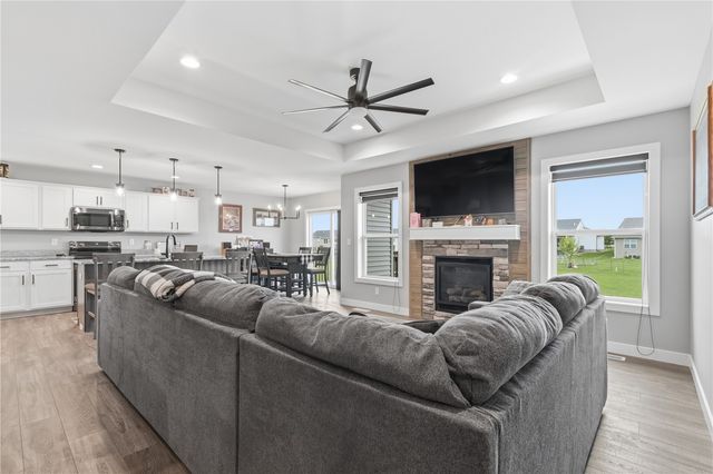 1278 Echo Ridge Ln, Marion, IA 52302
