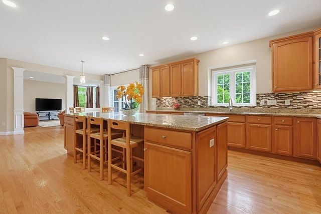35 Howarth Dr, Upton, MA 01568