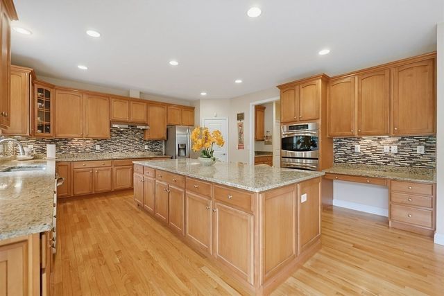 35 Howarth Dr, Upton, MA 01568
