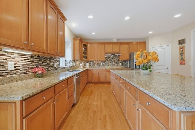 35 Howarth Dr, Upton, MA 01568