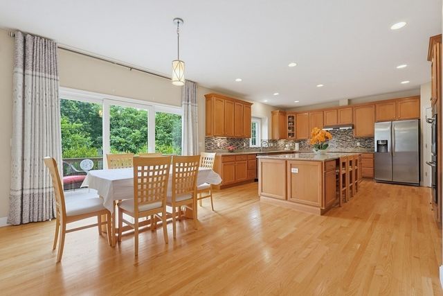 35 Howarth Dr, Upton, MA 01568