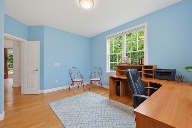 35 Howarth Dr, Upton, MA 01568