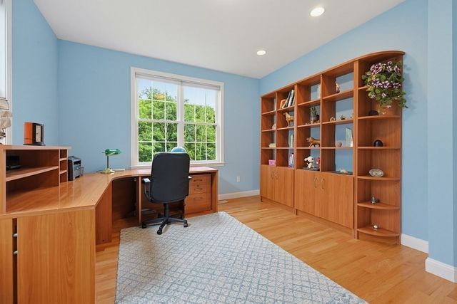 35 Howarth Dr, Upton, MA 01568
