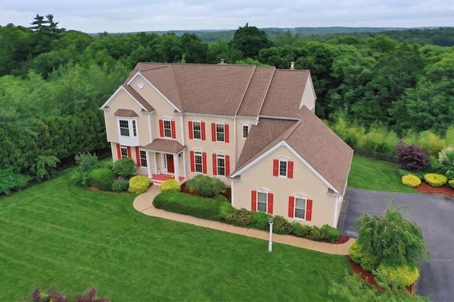35 Howarth Dr, Upton, MA 01568