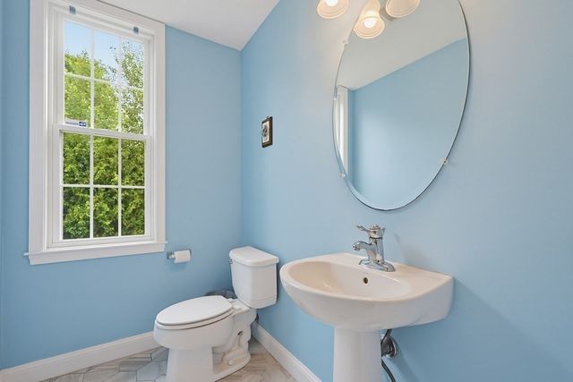 35 Howarth Dr, Upton, MA 01568