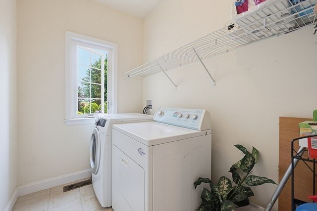 35 Howarth Dr, Upton, MA 01568