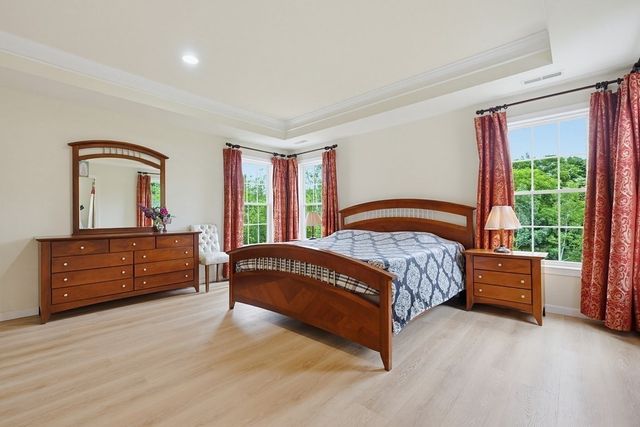 35 Howarth Dr, Upton, MA 01568