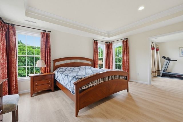 35 Howarth Dr, Upton, MA 01568